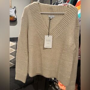 S’EDGE Cream Cozy knit V-Neck sweater with light sequin detail